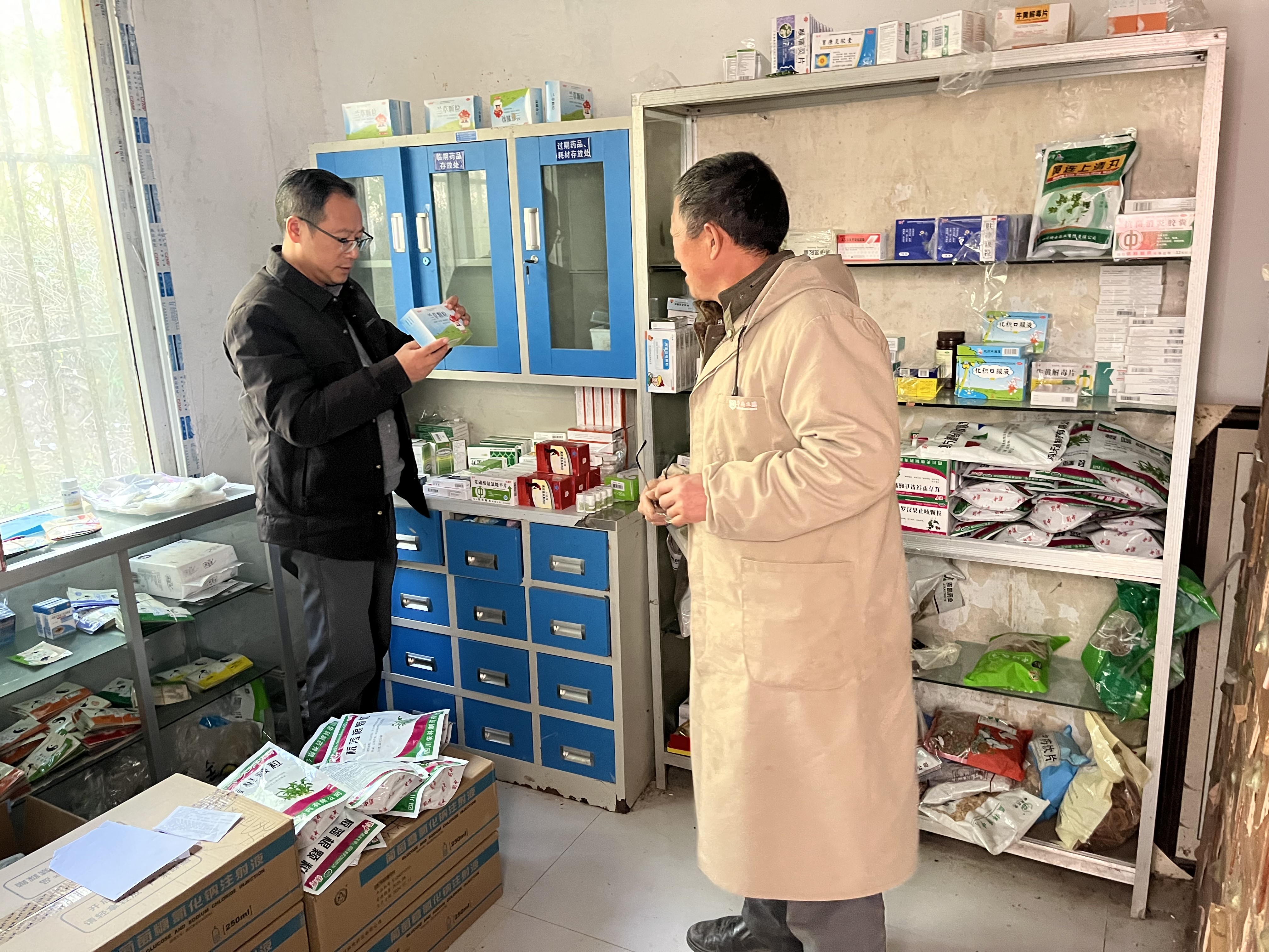 检查村卫生室.jpeg